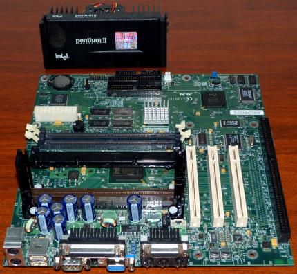 Intel E139761 Mainboard 440BX Chipsatz Creative ES1371 on-Board Sound & VGA Glue2 USB, Intel Pentium II 350MHz CPU sSpec: SL2U4, PB717349-002 1998