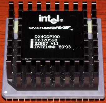 Intel OverDrive DX40DP100 CPU sSpec: SZ957 ODP 80486 100MHz PGA169 mit Spannungswandler 3,3V auf 5V auf der Prozessoroberfläche