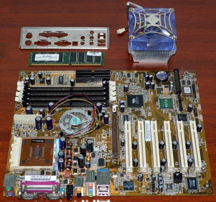 Abit KD7-S Mainboard, AMD Athlon 2800+ AXDA2800DKV4D K7 (Barton) CPU, 512MB Infineon DDR-400 PC3200U SDRAM, VIA VT8235 KT400, Spire Lüfter, Socket A/462, PhoenixBios 2003