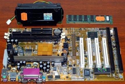 Procomp Informatics BIZ1A Ver. 1.0 Mainboard, Intel Pentium III 450MHz CPU sSpec: SL3CC, Hologram Lüfter, SpecTek P8M648YL-100CL4A SDRAM, Award Bios 1998