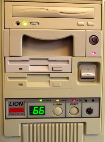 LION 486DX2-66, 8MB, 250MB, VL-Bus Cirus-Logic Grafikkarte, VL-Bus IDE-Controller, ISA Soundblaster16, 3,5