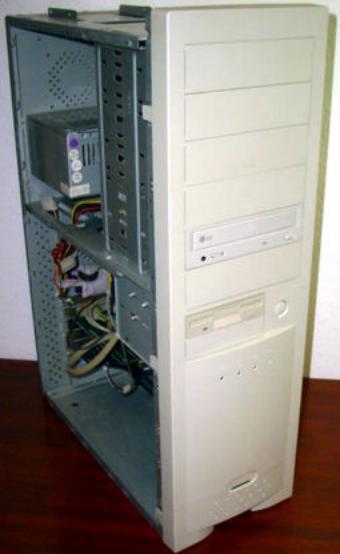 MacroTron Big-Tower, Asus P/I-P55T2P4 Mainboard, AMD K6-2 400MHz CPU, 256MB RAM, 20GB Seagate ST320413A IDE HDD & LG DVD-ROM, ATI Grafikkarte, Soundkarte, Award Bios 1995