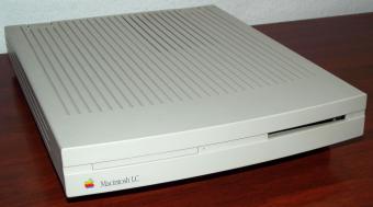 Apple Macintosh LC Model: M0350 mit Motorola 68020 16MHz CPU und FPU-Erweiterung, 2MB SIMM RAM, Conner CP3040A 40MB SCSI-HDD, FCC-ID: BCGM0350, Apples erste Pizzabox 1990